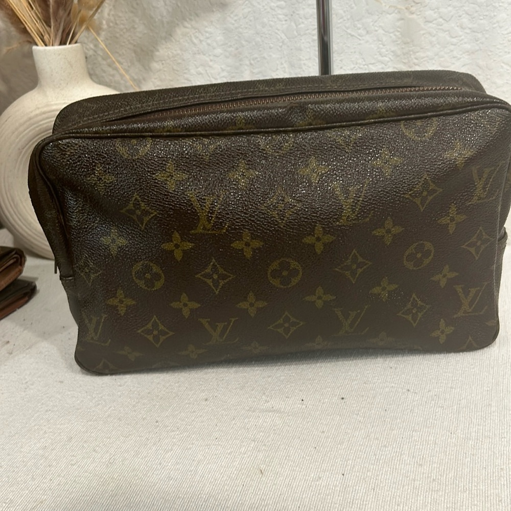 Louis Vuitton Monogram Trousse Toilette 28